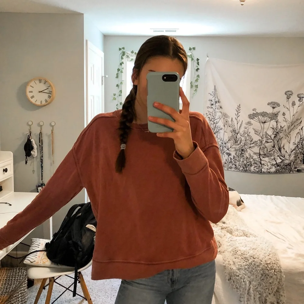 Universal Threads Pink Crewneck - Picture 3 of 8